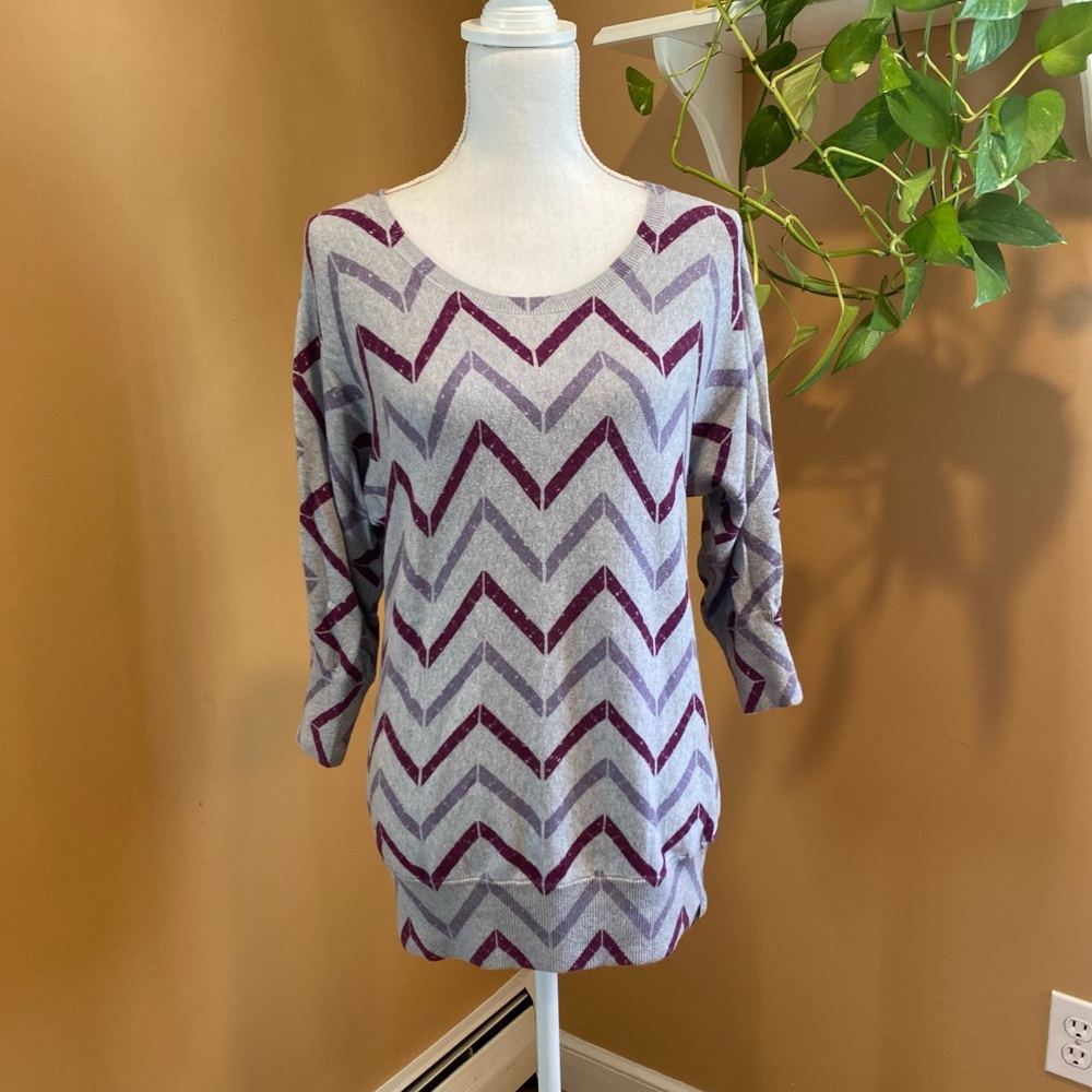 LAST DROP!! MAKE AN OFFER!!! Gorgeous 3/4 sleeve The North Face sweater